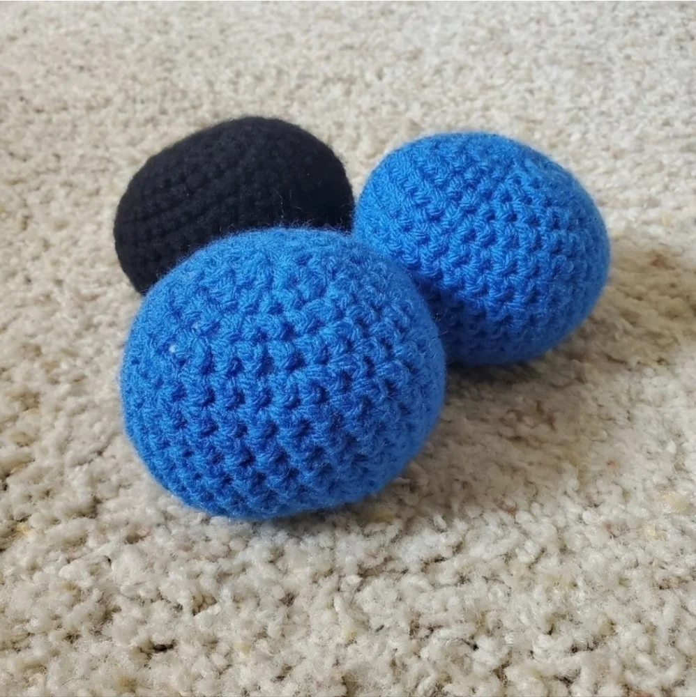 Non squeaky crochet dog cat toy. 3 non squeaky balls. Homemade no pop crochet